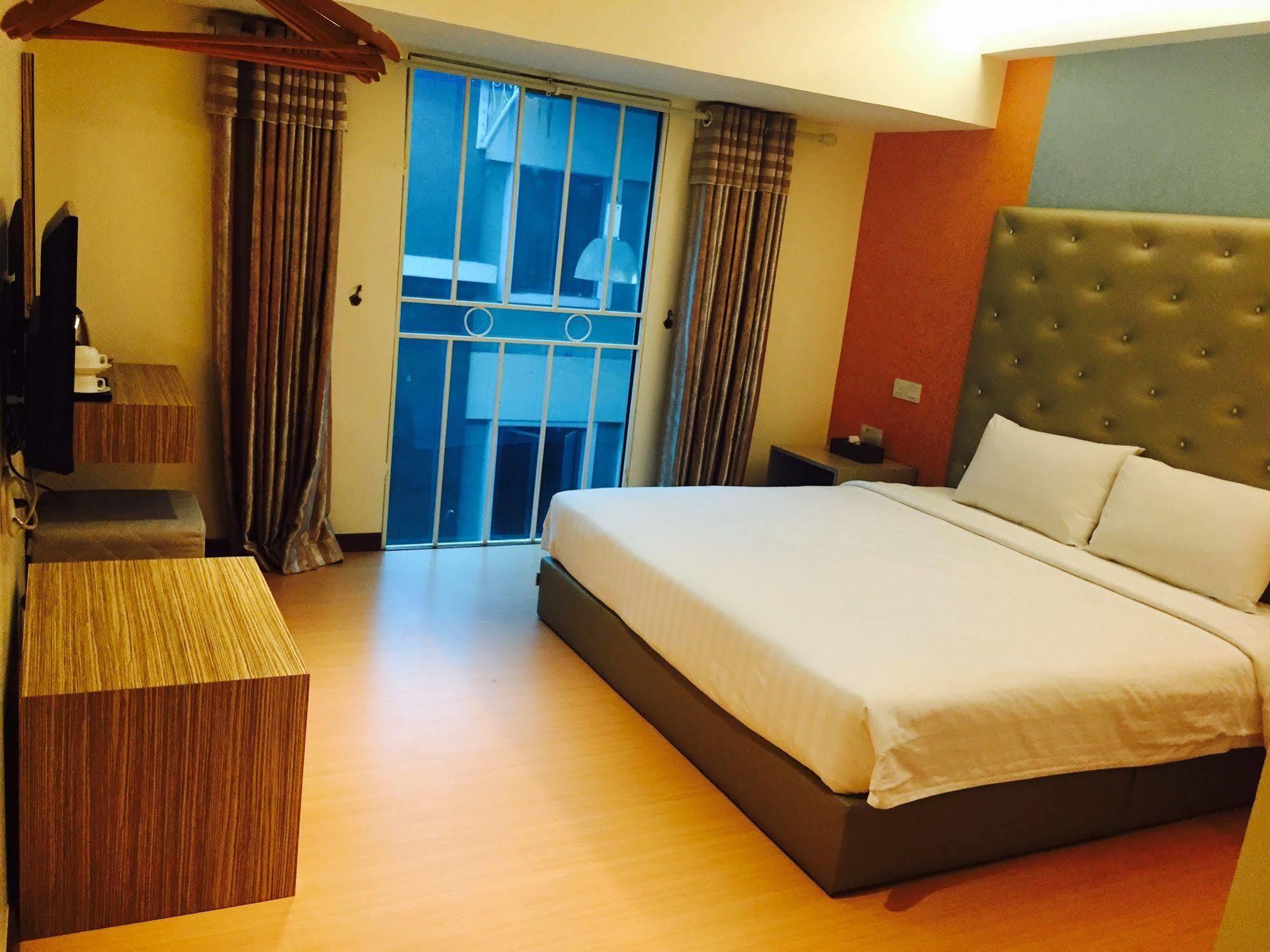 Ease Hotel Kota Kinabalu Exterior foto